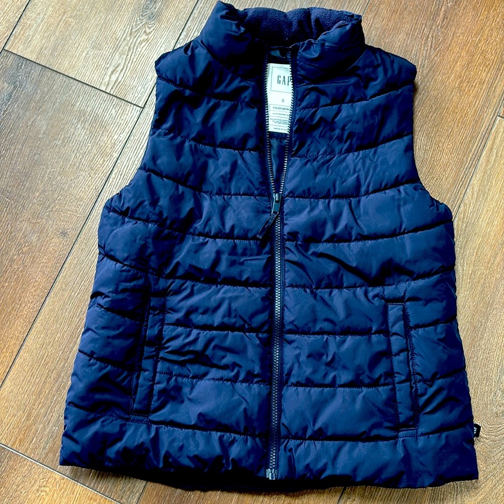 Gap - women’s small - puffer vest. Navy blue.